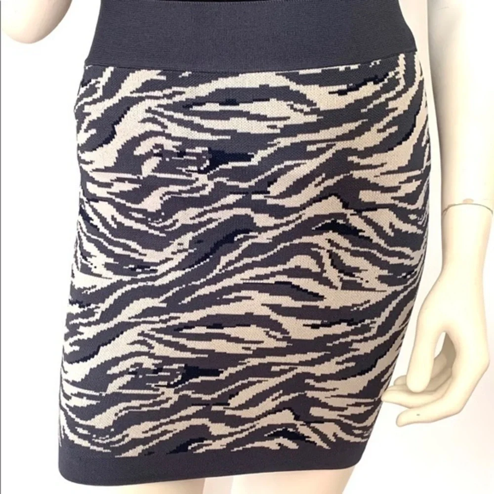 Leith Knit Sweater Zebra Tiger Blue, White, Grey Animal Print Skirt Size XS